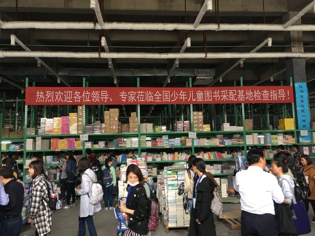 裙底偷拍
历文学院文管系2019毕业实习拉开序幕